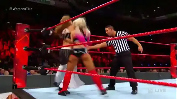 Alexa Bliss contra Mickie James. Raw 2017.