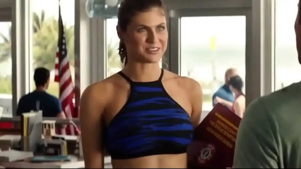 Alexandra Daddario (seios quentes)