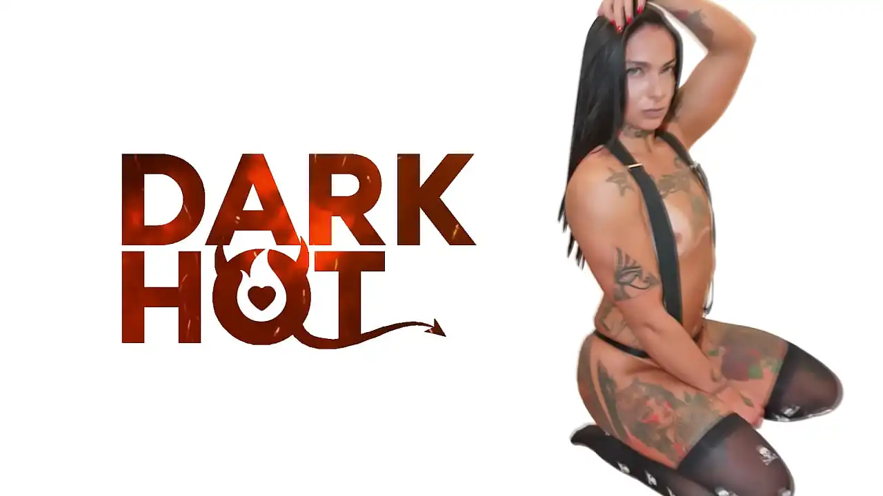 Dark Hot Brasileira gozada na cara - Primeira cena no pornô