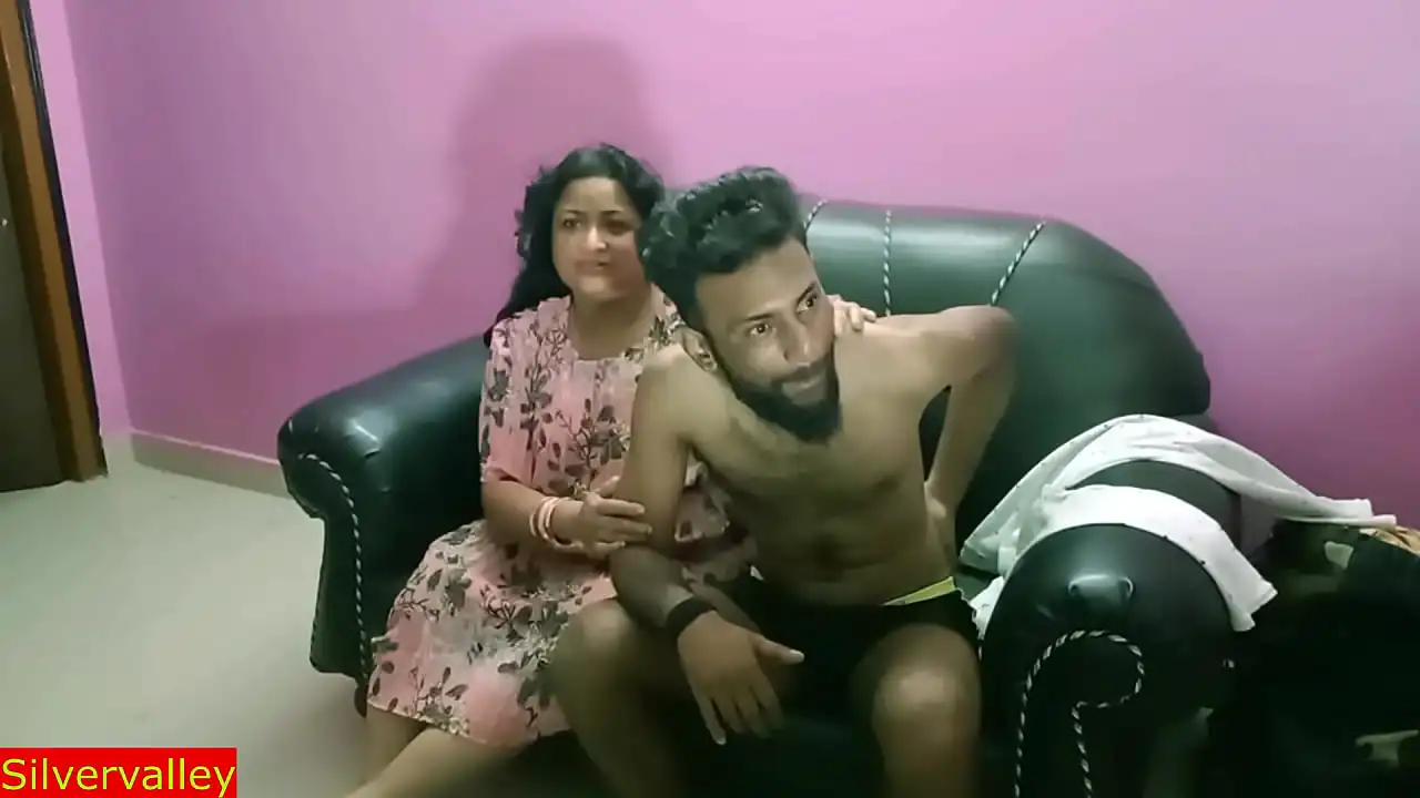 Desi sexy tia sexo com sobrinho depois de vir da faculdade! Vídeos de sexo quente em hindi