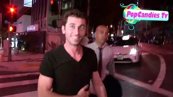 James Deen se sente confortável em ficar sem calças, mas ainda em silêncio na história de Lindsay Lohan em Los Angeles - YouTube