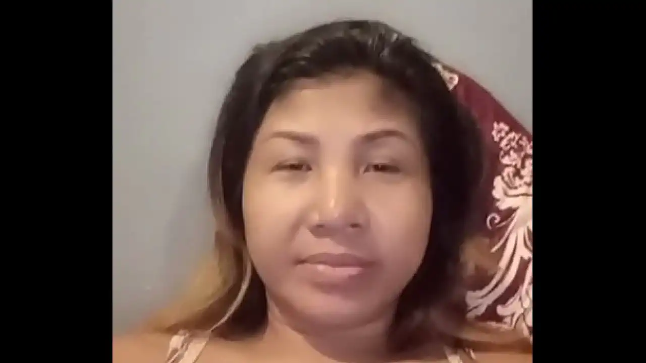 Menina Khmer mostrando os seios .MOV