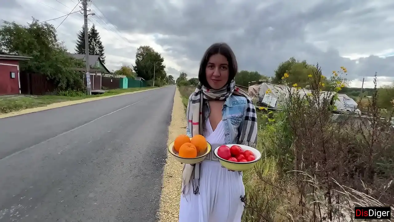 Pedi à Fazendeira que mostrasse como ela cultiva frutas e vegetais suculentos...