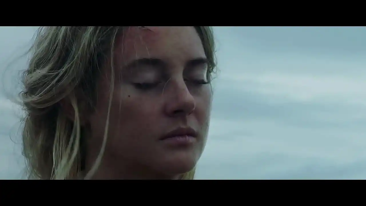 Shailene Woodley Nude em Adrift