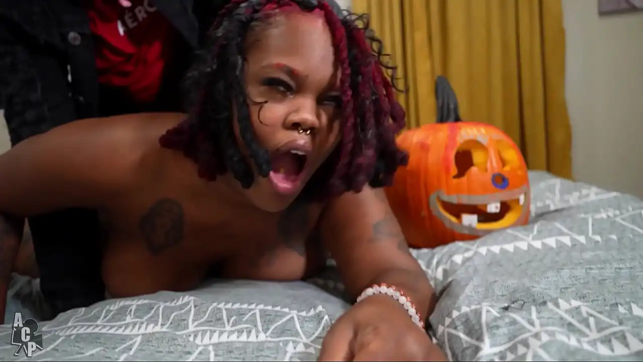 A Lenda de Pumpkin Head Estrelando Brattty Bae e Siren Nudist "Cuidado com o que você pede"